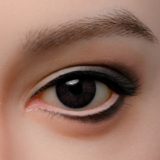 Schwarze Augen für Sexpuppe