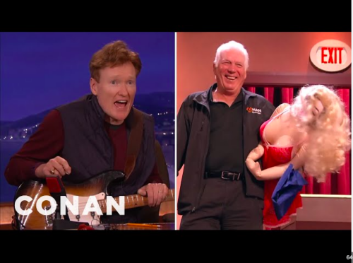 Eine Sexpuppe in der Conan Talkshow